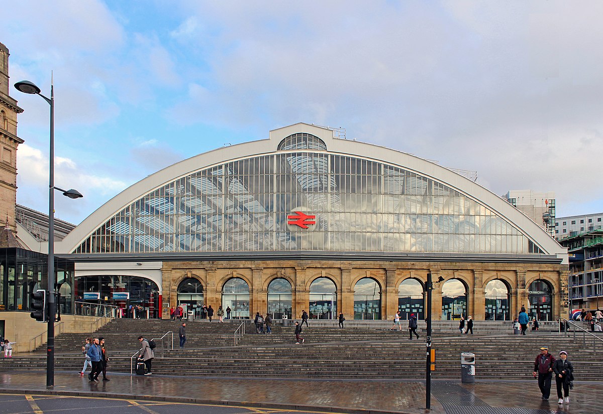 Frontage_of_Liverpool_Lime_Street_railway_station
