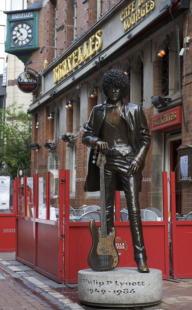 Phil_Lynott_Statue_at_Bruxelles_Dublin 2023