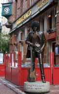 Phil_Lynott_Statue_at_Bruxelles_Dublin 2023