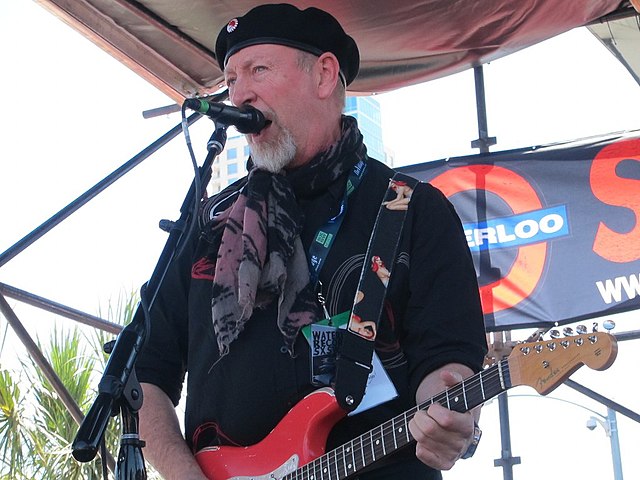 640px-Richard_Thompson_SXSW_2013